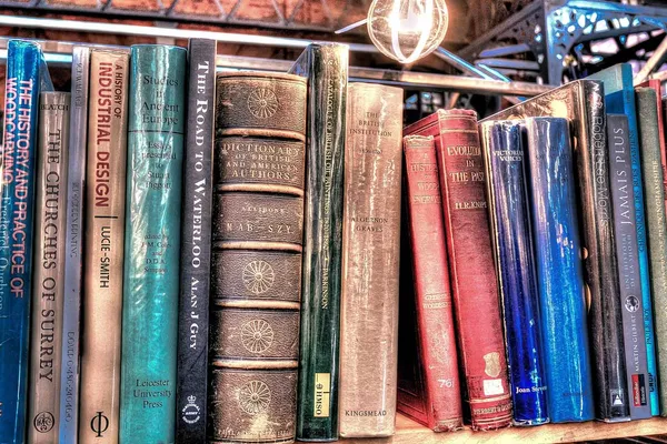 Primärliteratur und Sekundärliteratur